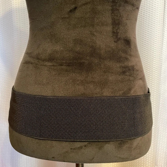 Black 3” stretch belt with tri-color metal buckle OS - Picture 3 of 5